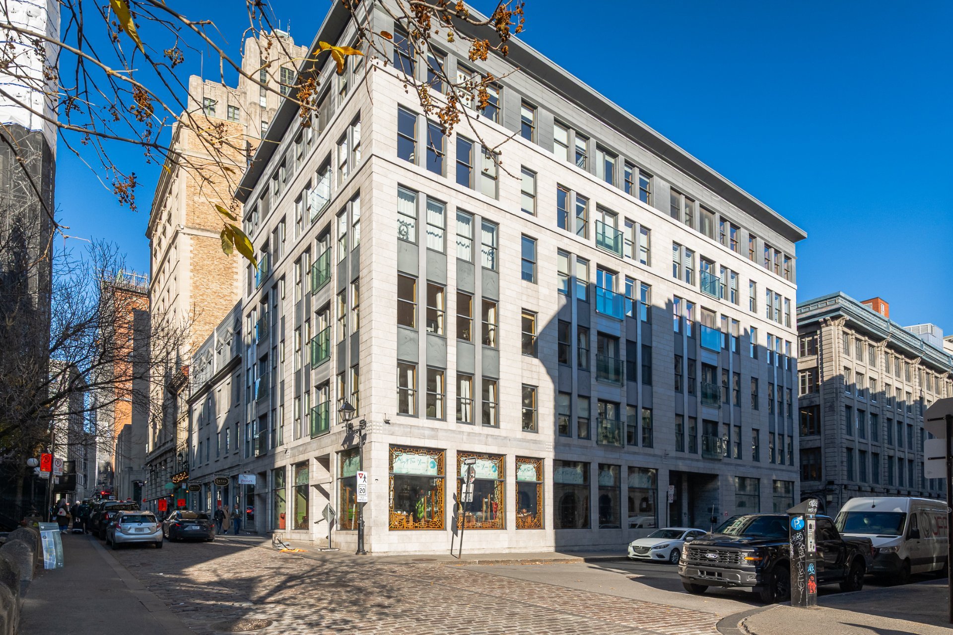 #604 - 81 Rue De Brésoles