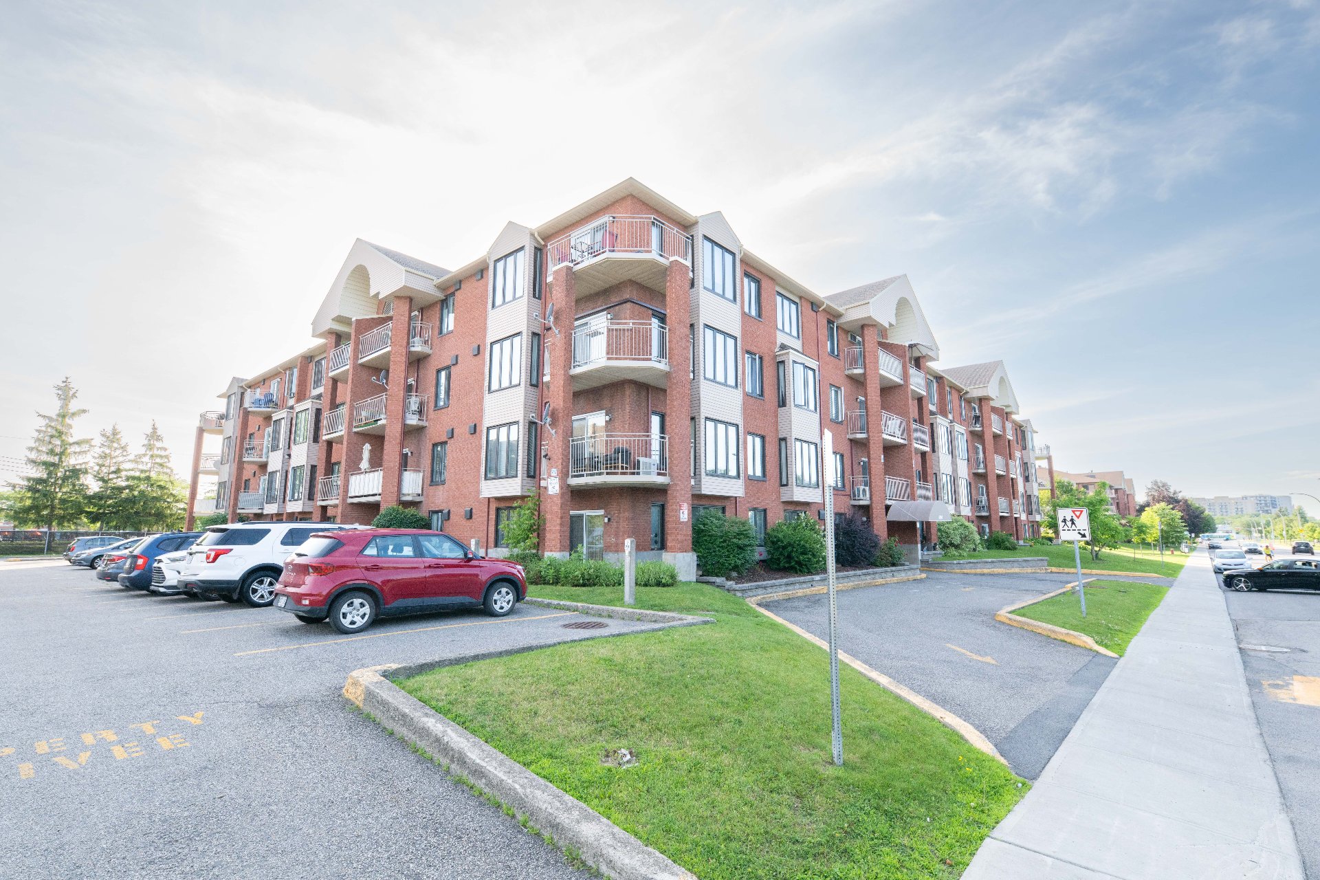 #103 - 4600 Rue René-Émard