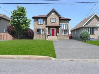 2383 Rue du Pont