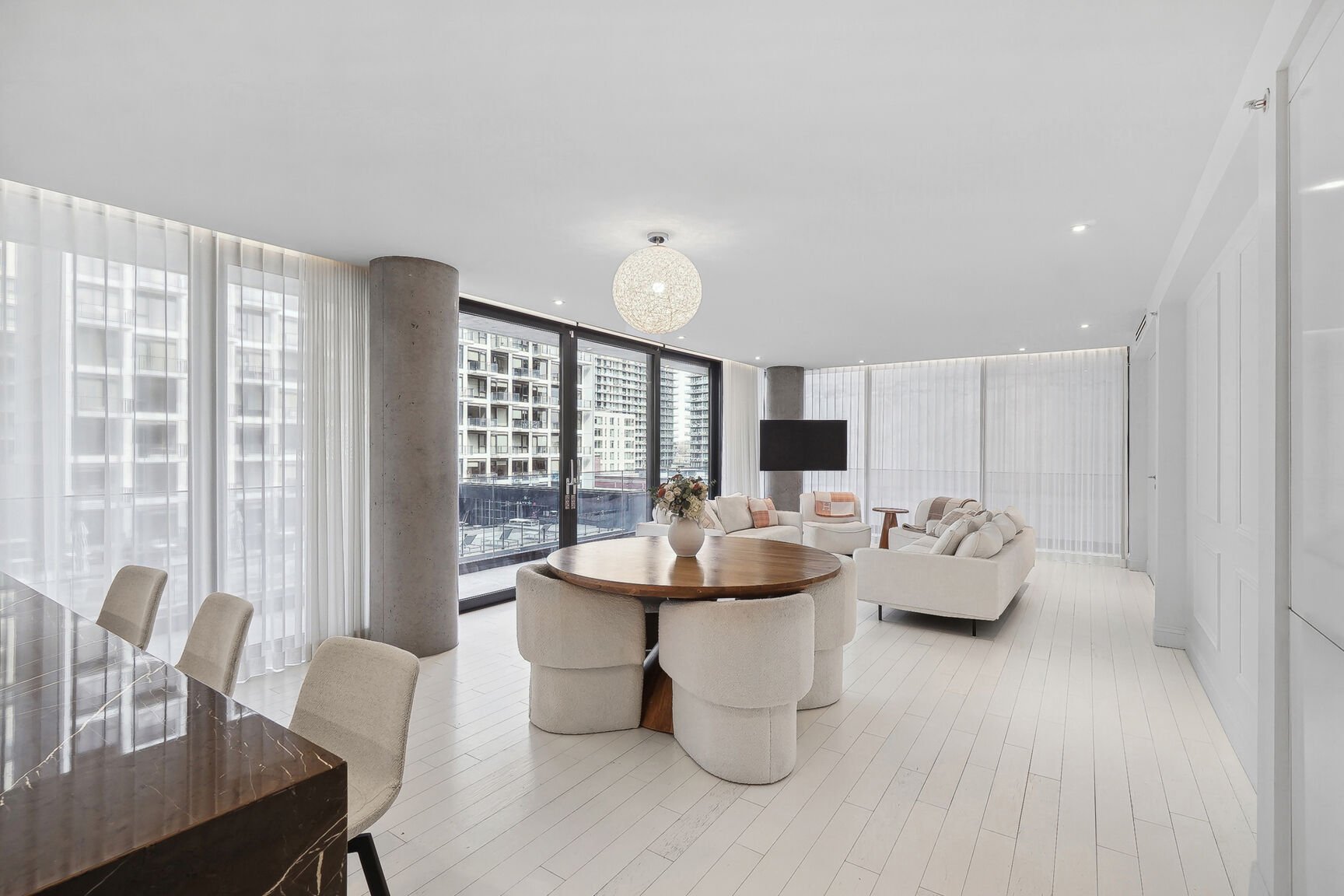 #503 - 242 Rue Young