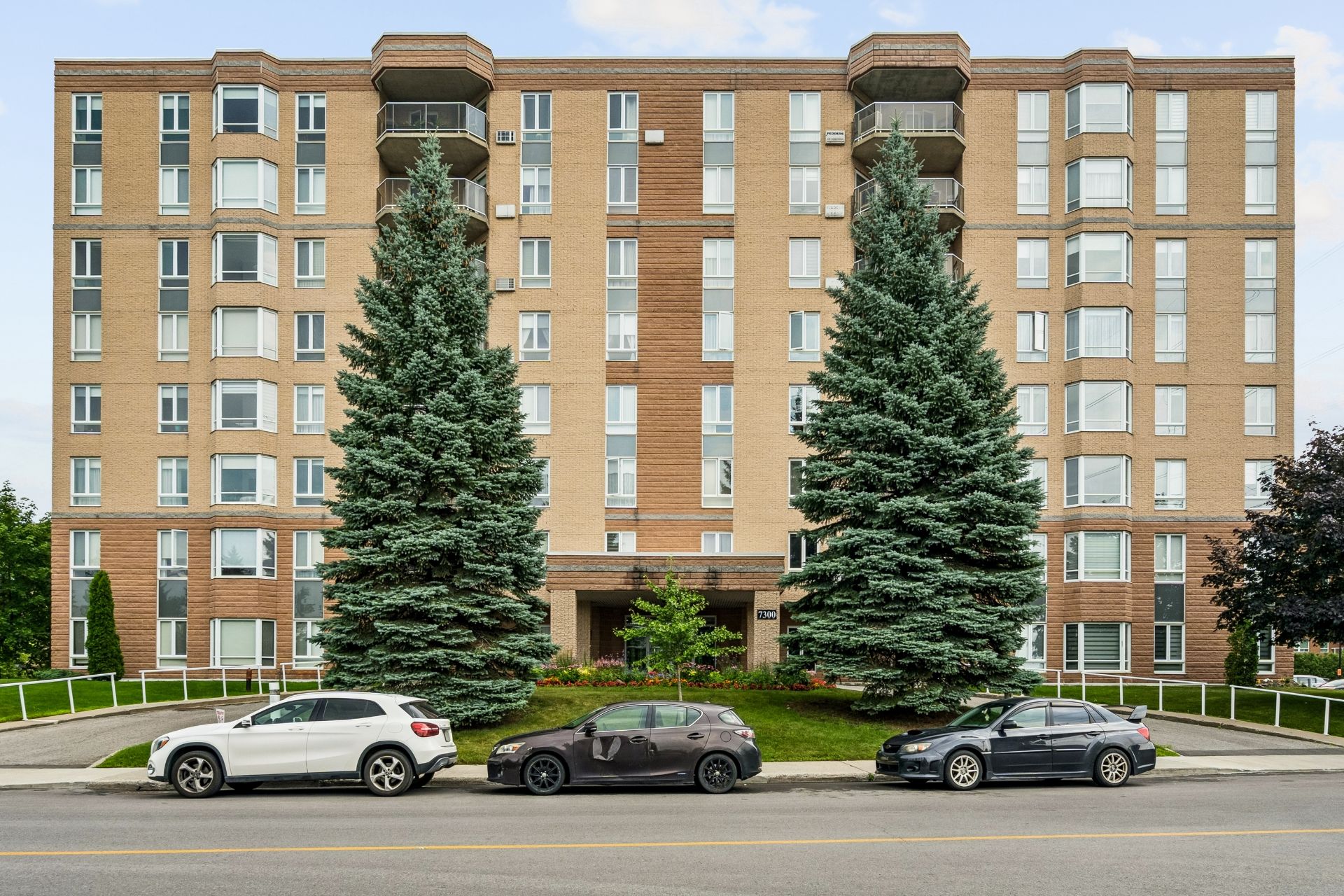 #805 - 7300 Rue St-Zotique E.