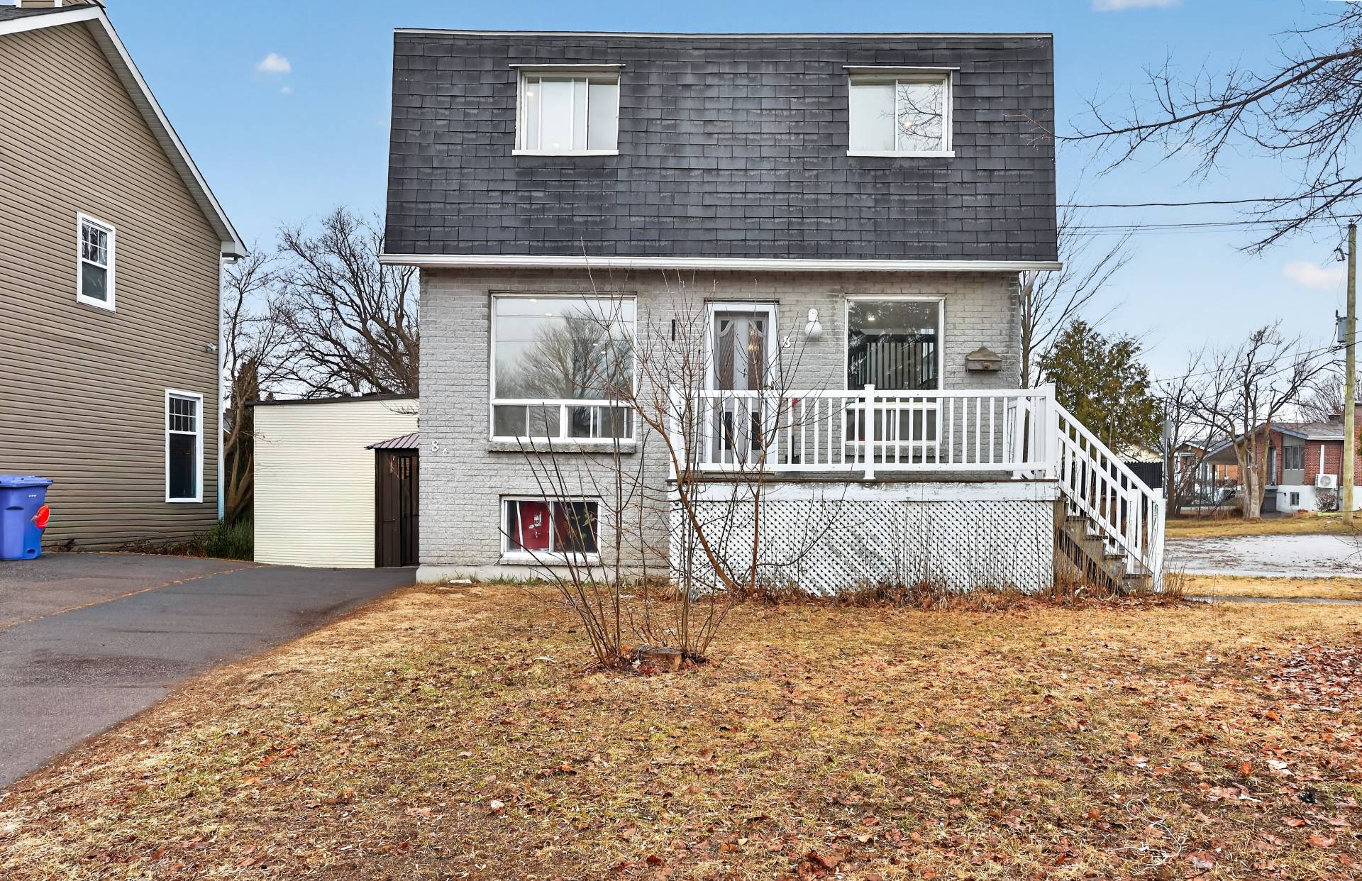 8 16e Avenue E.