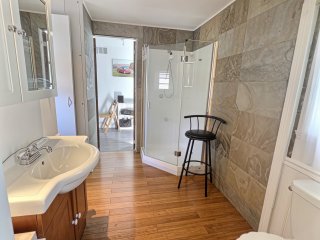 Salle de bains attenante à la CCP