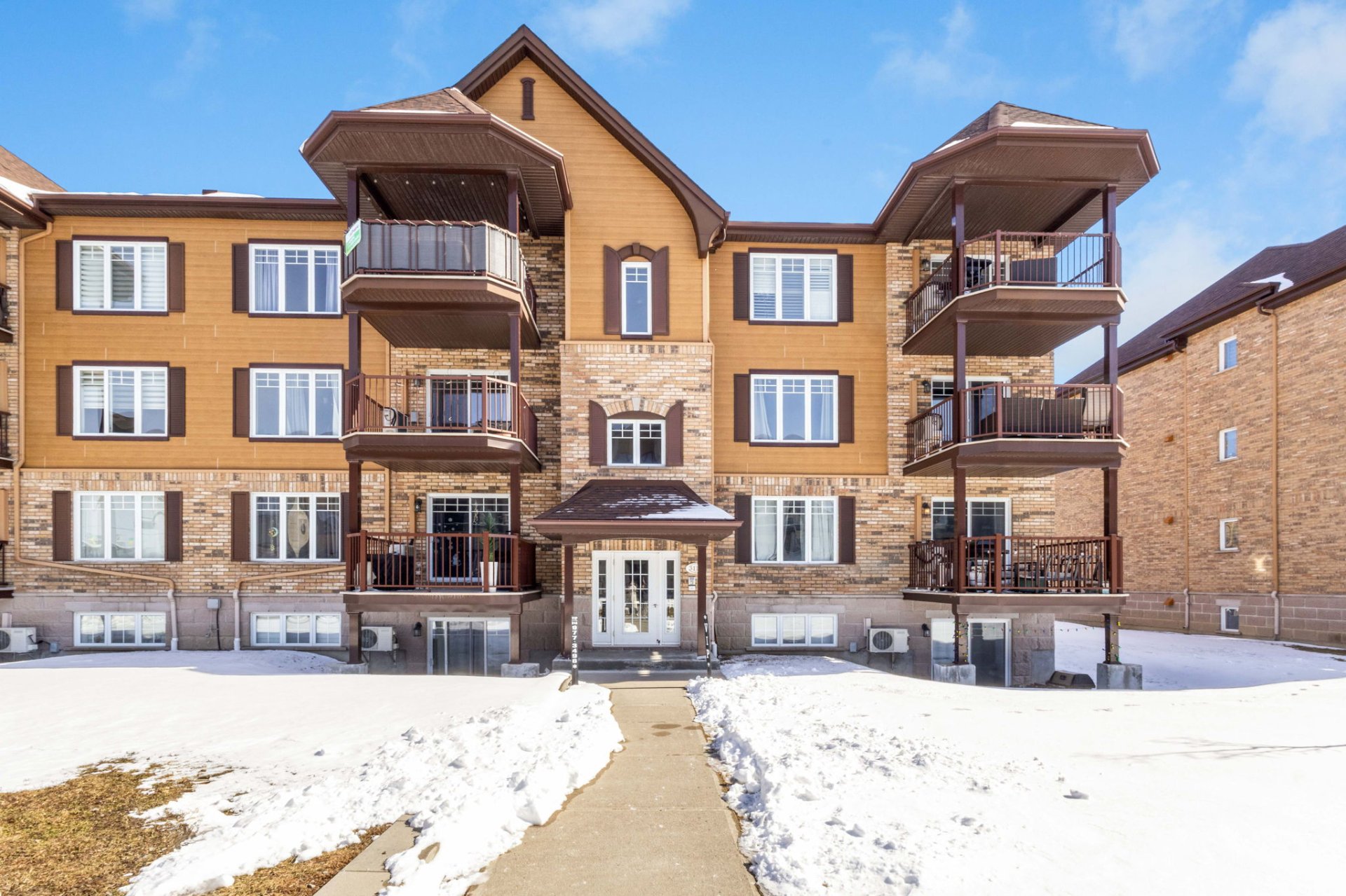 #301 - 3117 Boul. de la Gare