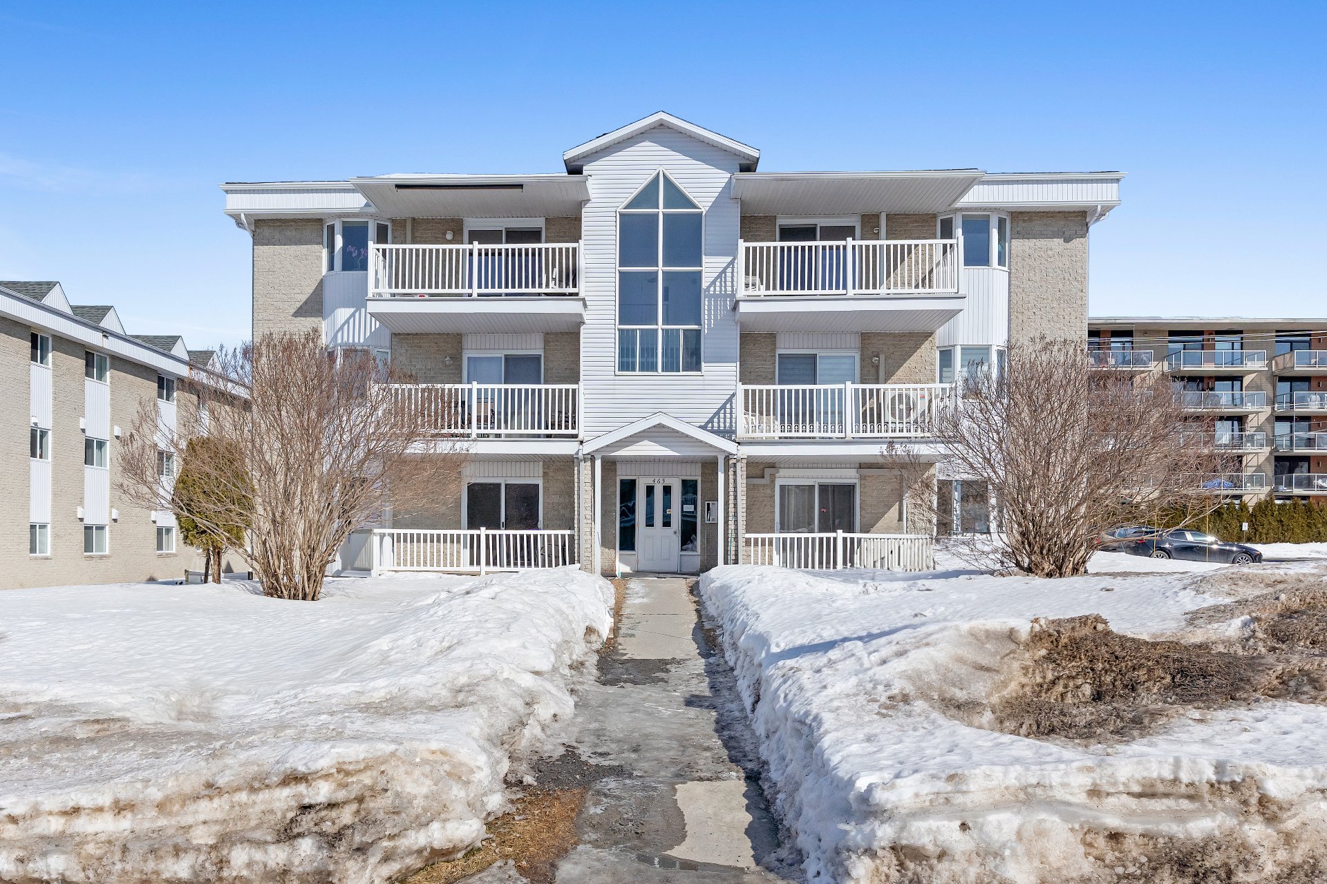 #102 465 Rue de Mercure