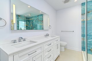 Ensuite bathroom