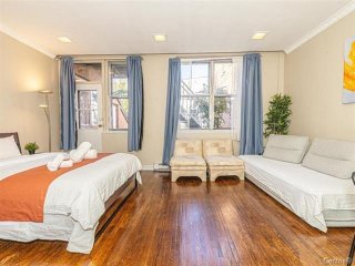 #2 - 329 Rue du Square-St-Louis