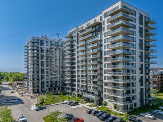 #806 - 3671 Av. Jean-Béraud