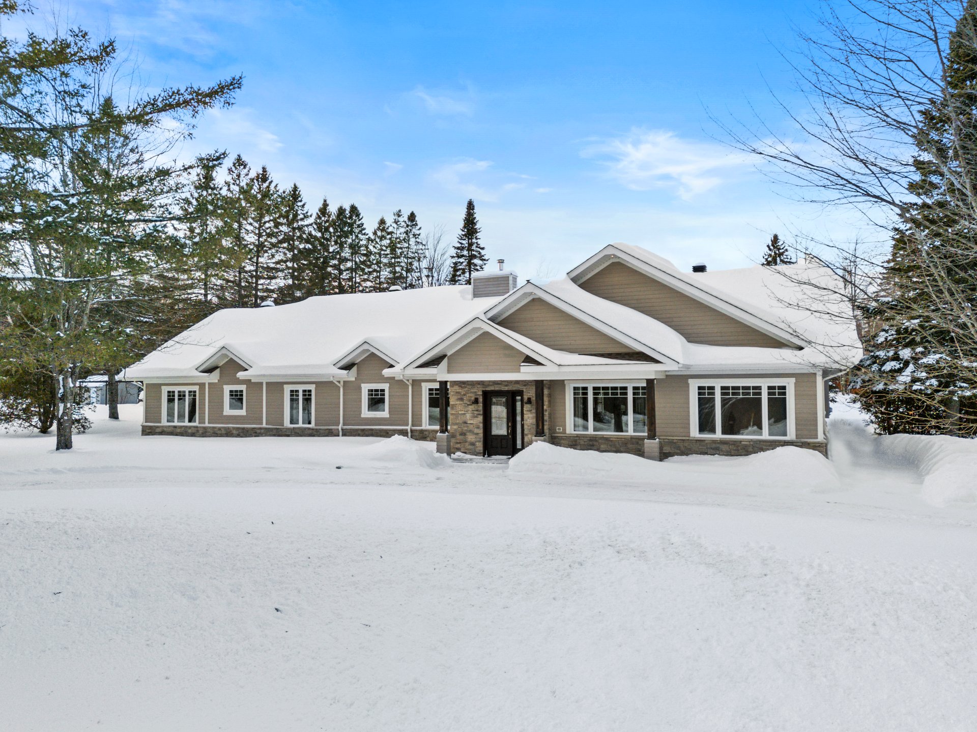  8628 Ch. de St-Élie