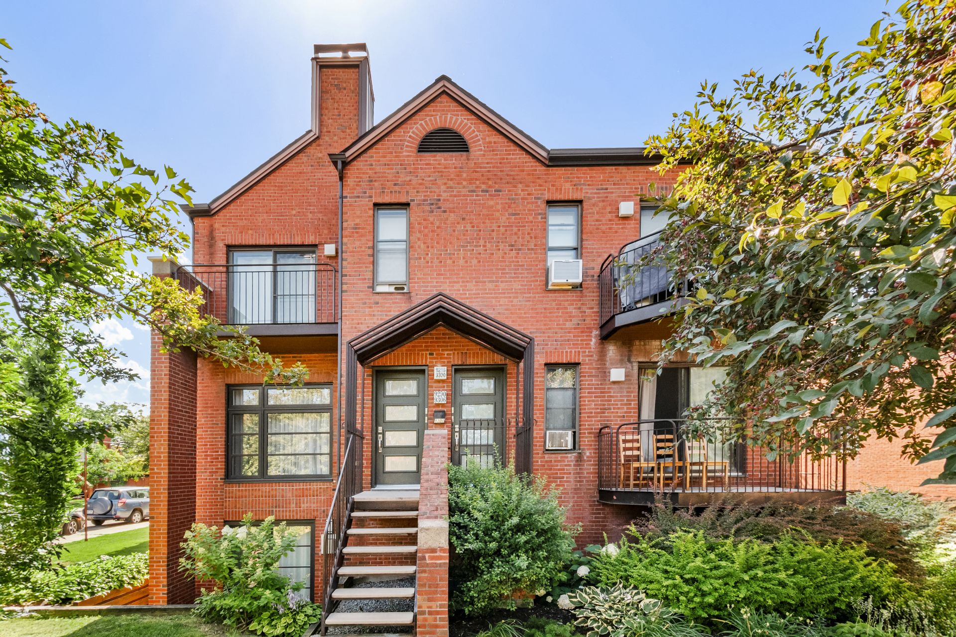 Joelle Bitar / #21890056