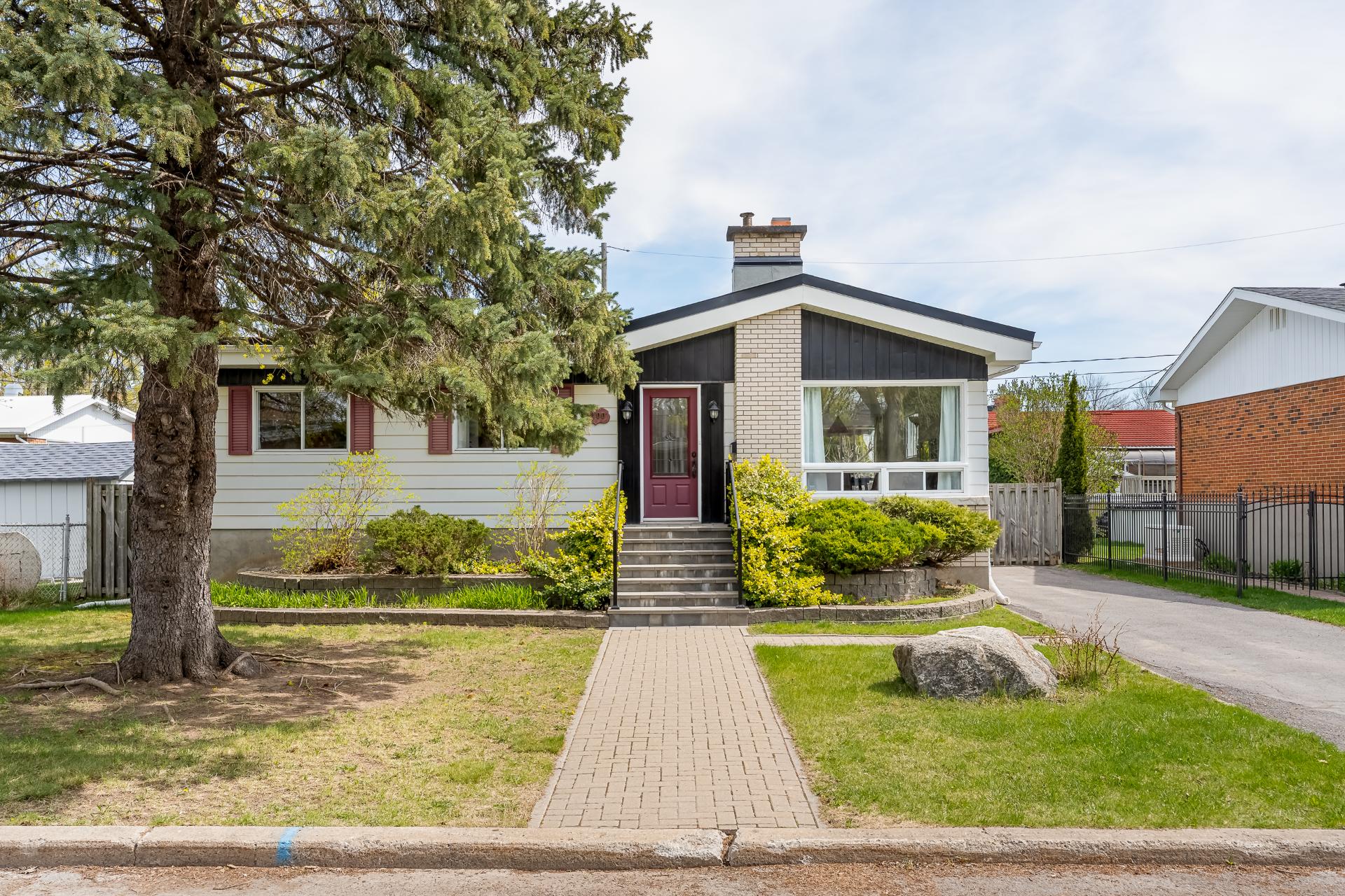  2400 Rue de Maskinongé
