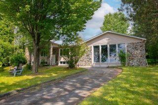 1240 Rue Merry N.