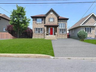 2383 Rue du Pont