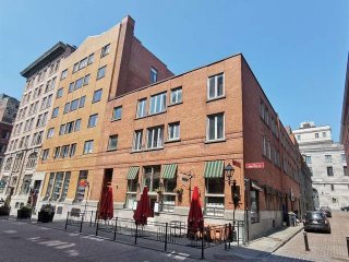 #105 - 83 Rue St-Paul E.