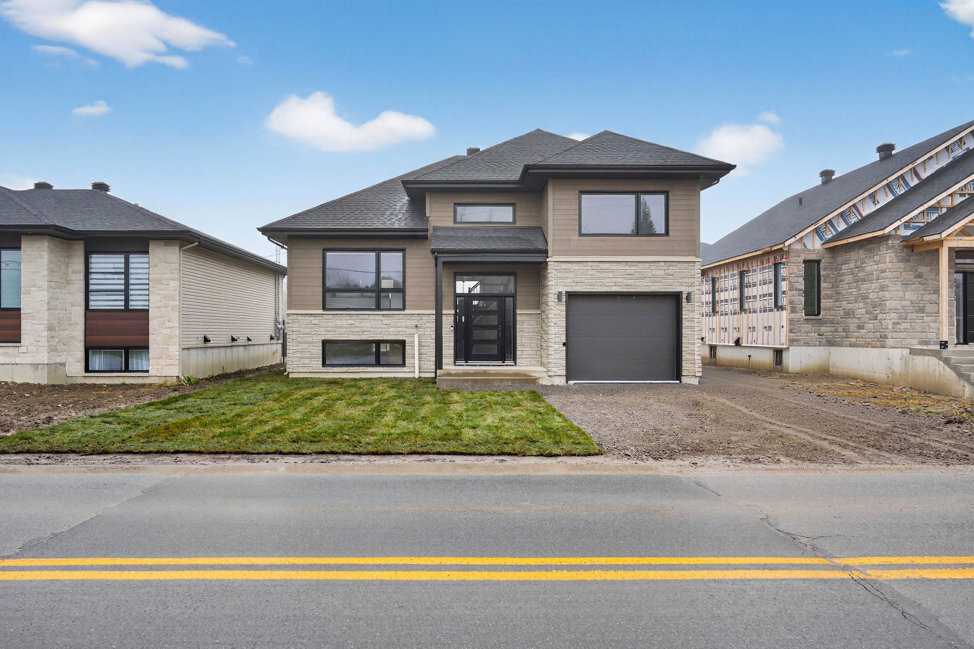 Joelle Bitar / #22116265