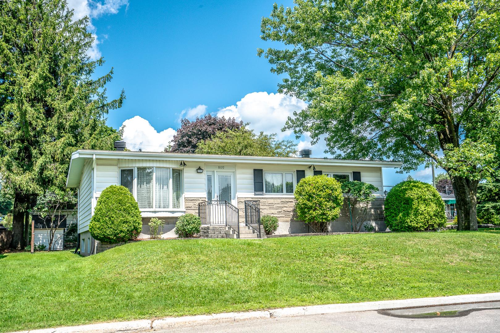 805 Av. Gérard-Pageau