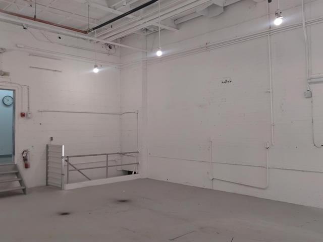 #COMM1 - 2707 Av. Dollard