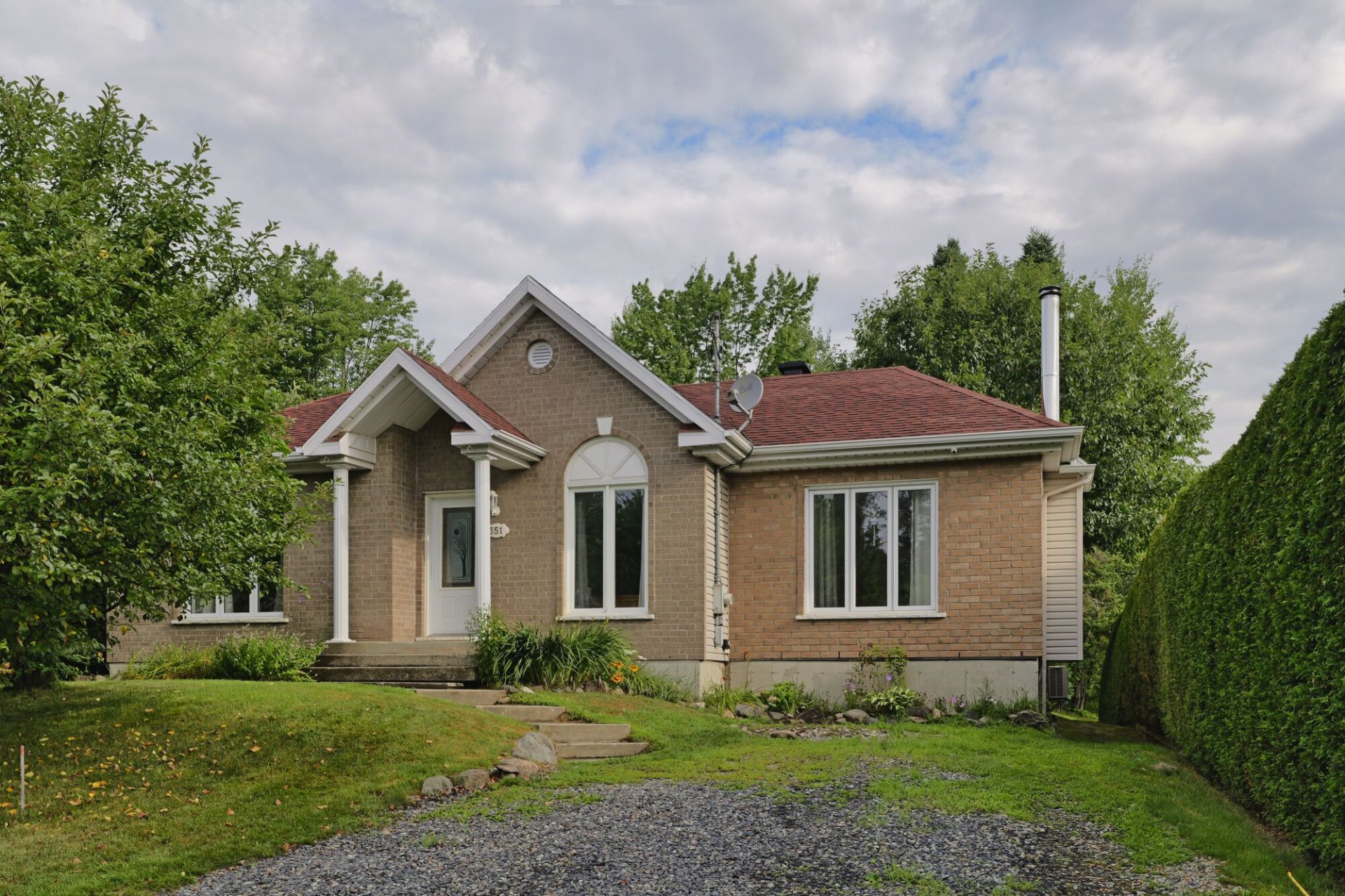 351 Rue St-Jacques E.