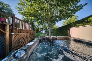 Hot tub