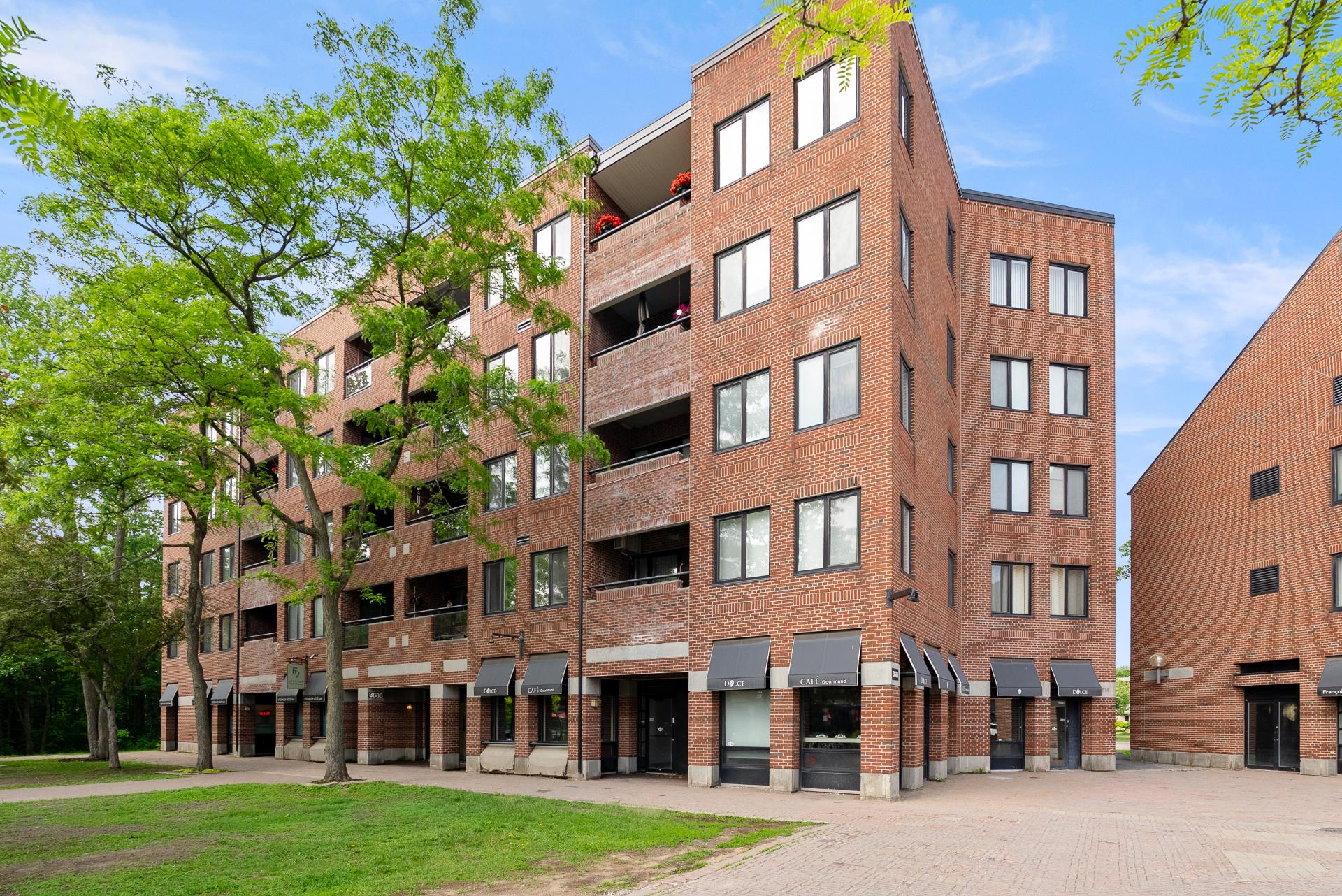 #305 3686 Rue du Campanile