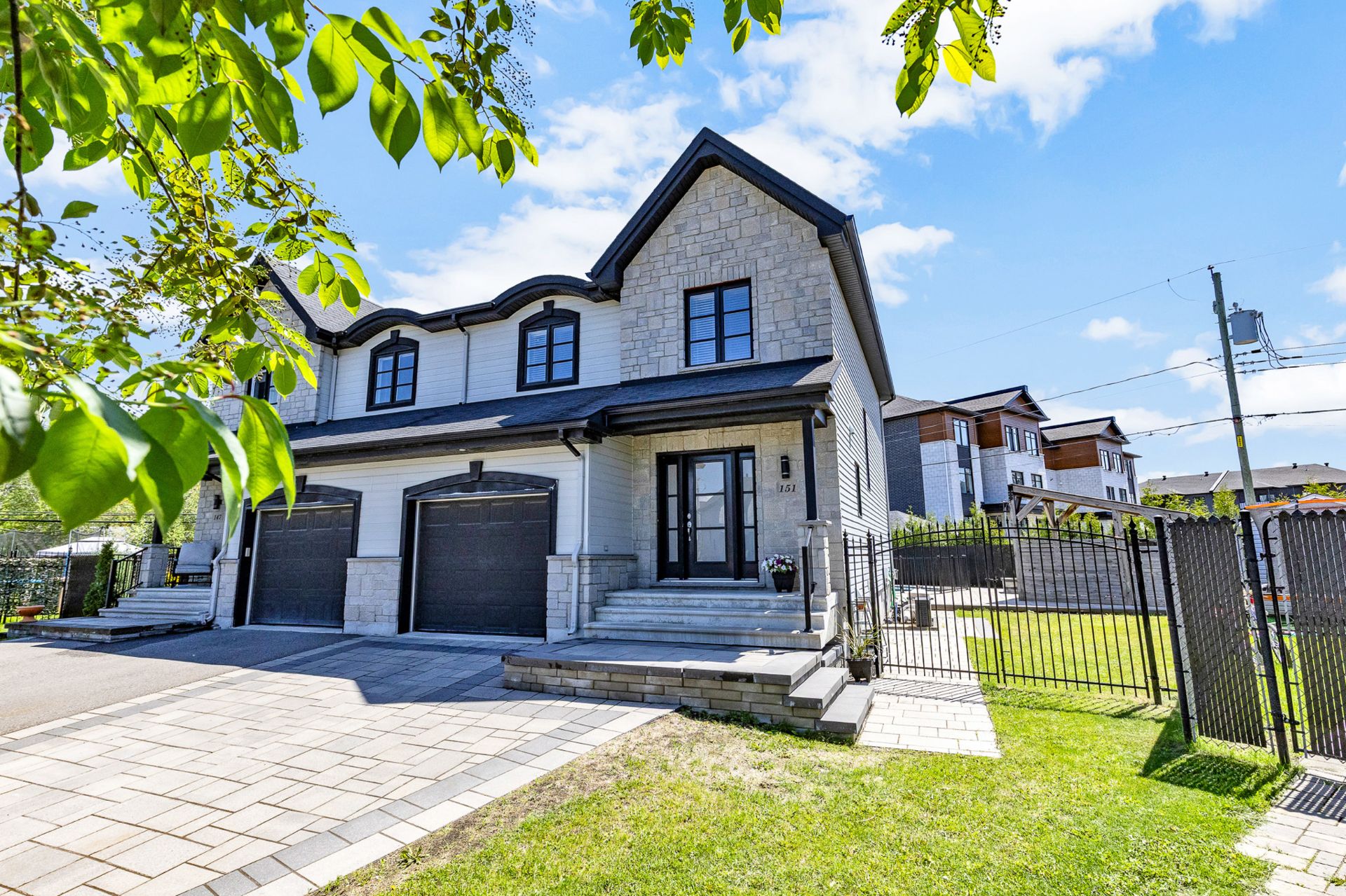 151 Place Fernand-Lindsay
