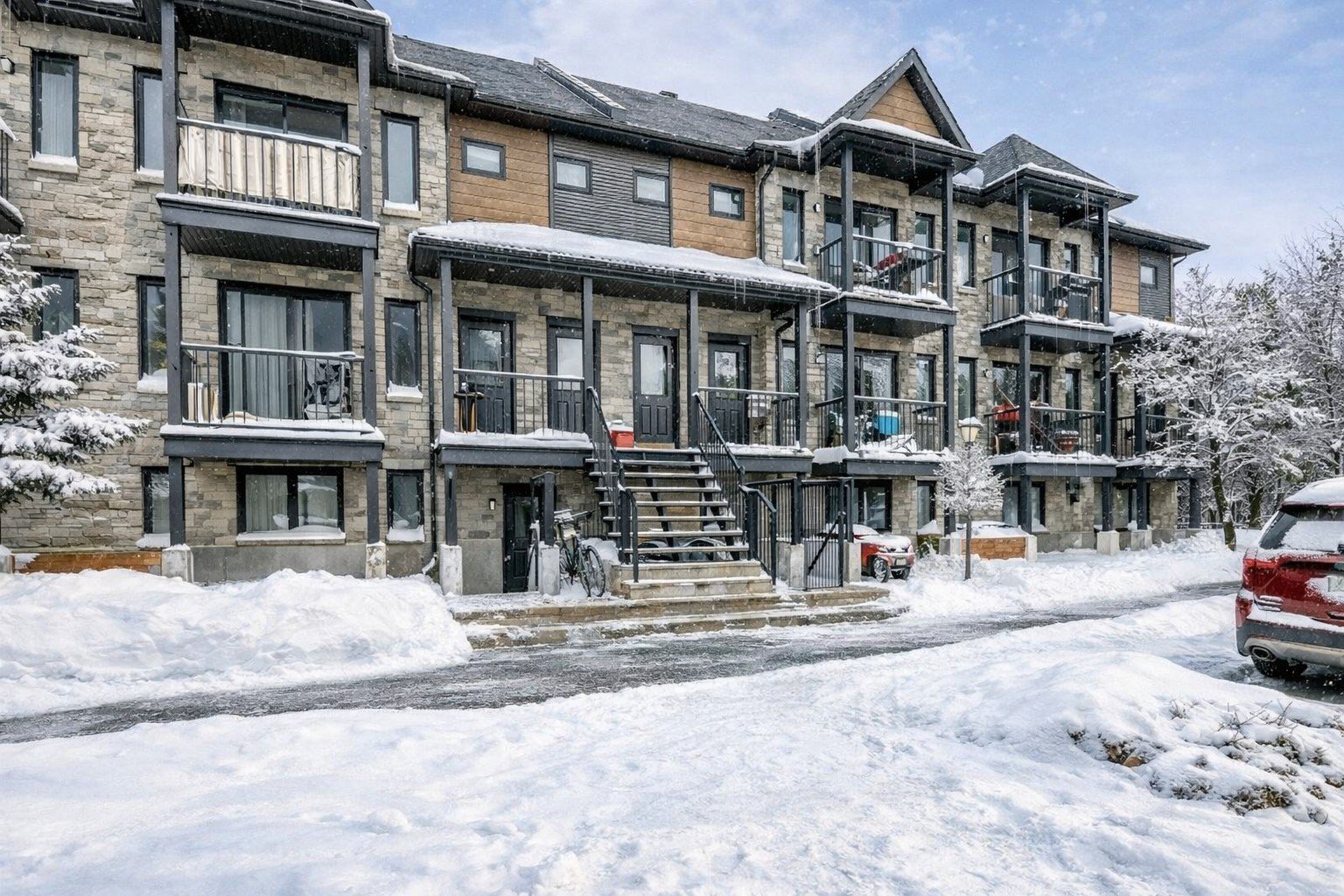 #1 - 117 Imp. John-Roney