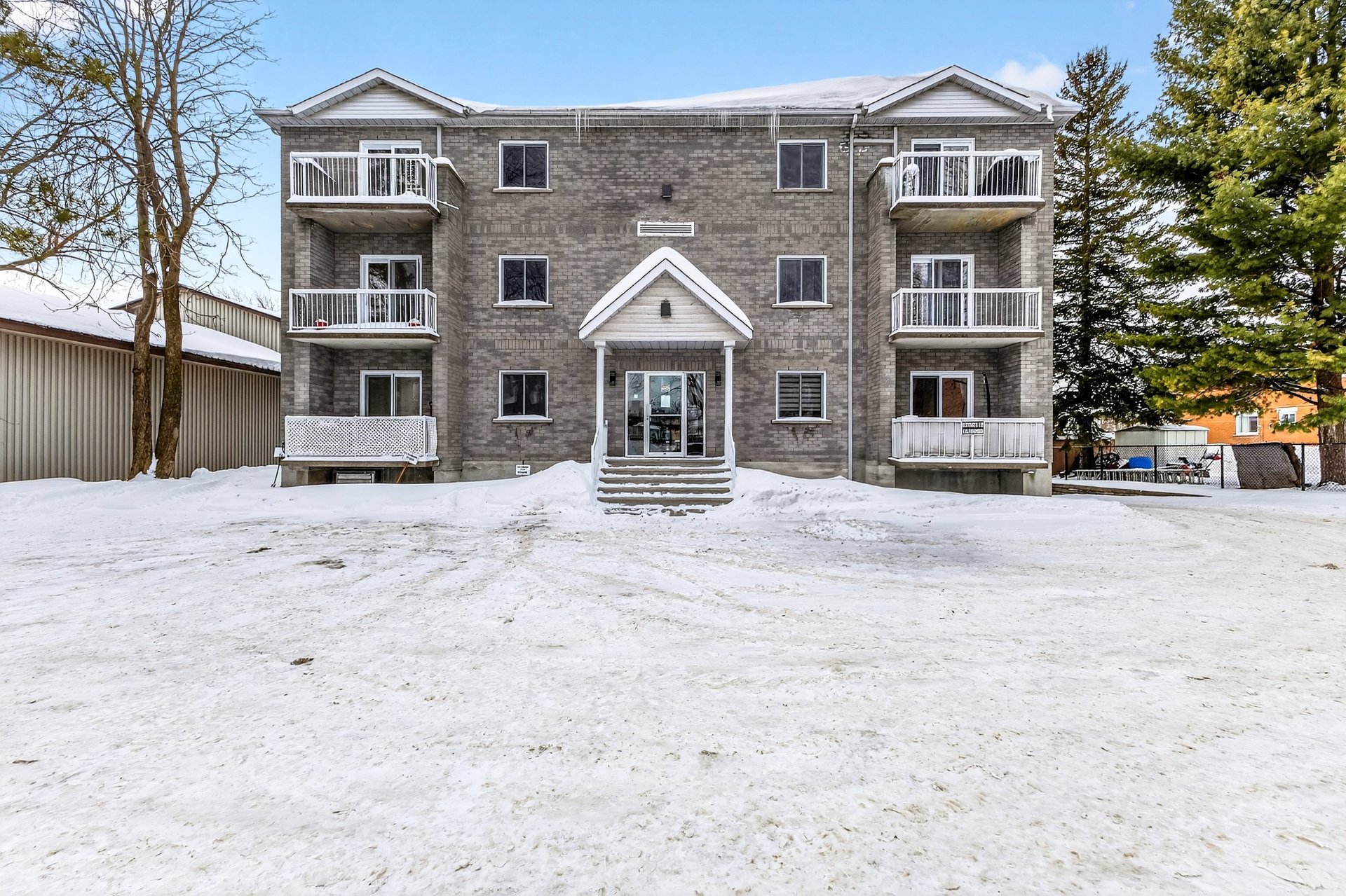 #102 1952 Rue St-Georges (Lemoyne)