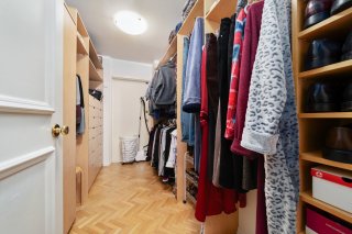 Walk-in closet