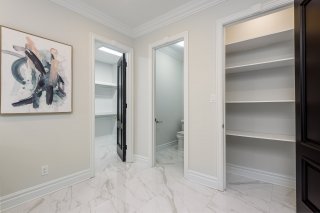 Walk-in closet