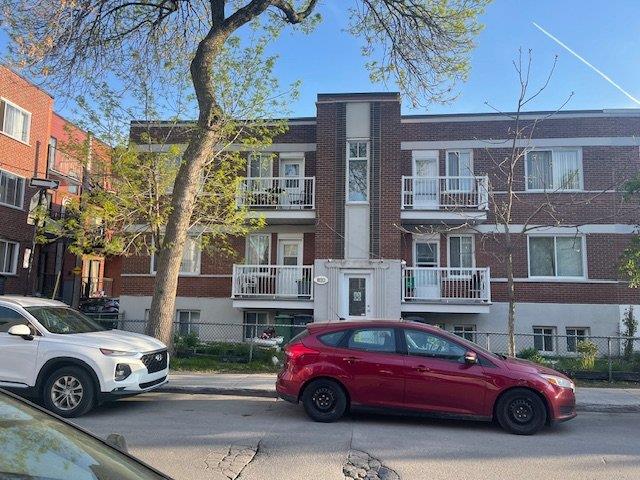 #2 - 8120 Av. Wiseman