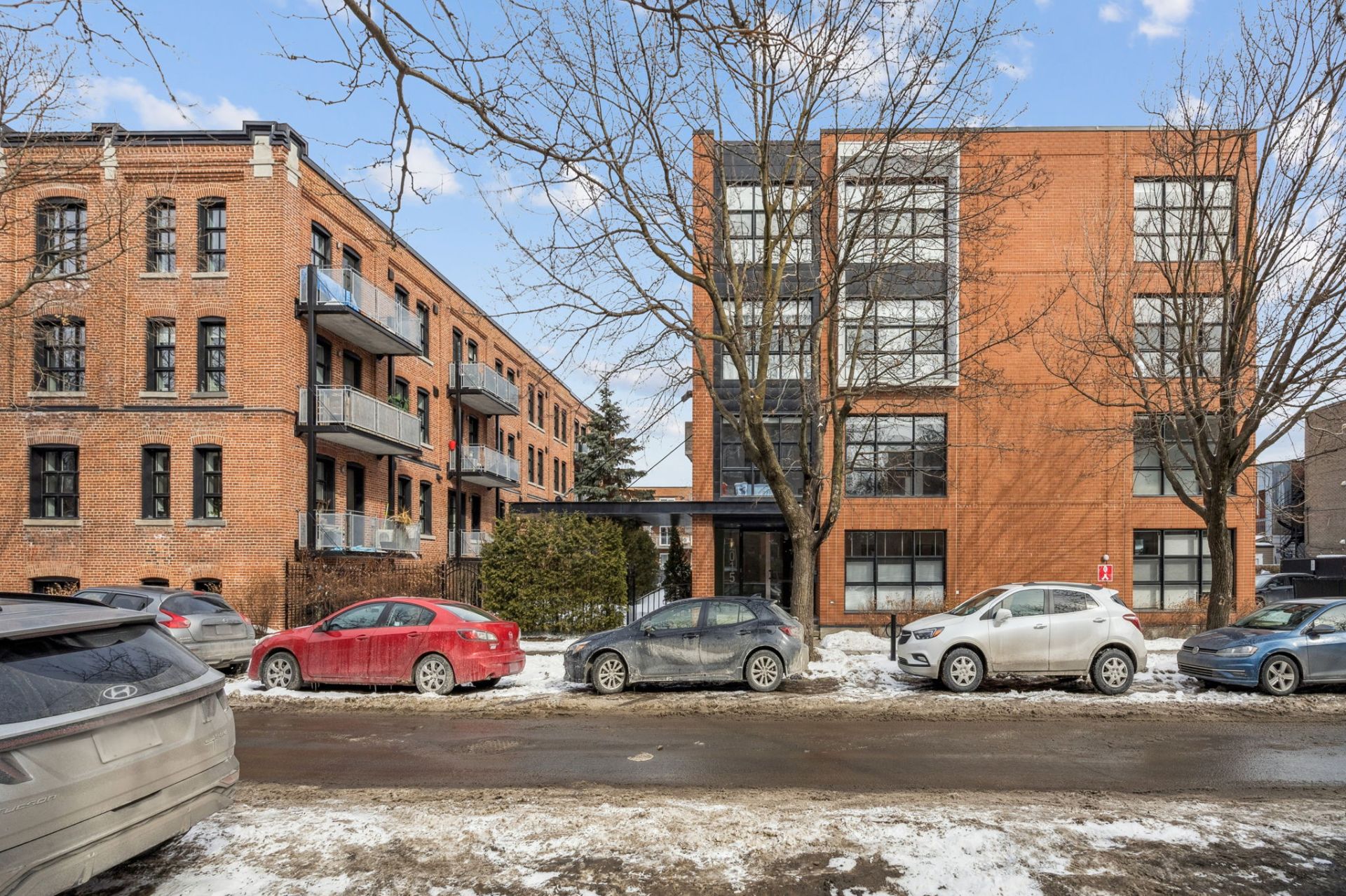 #107 - 2015 Av. Aird