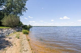 Accès au plan d'eau
