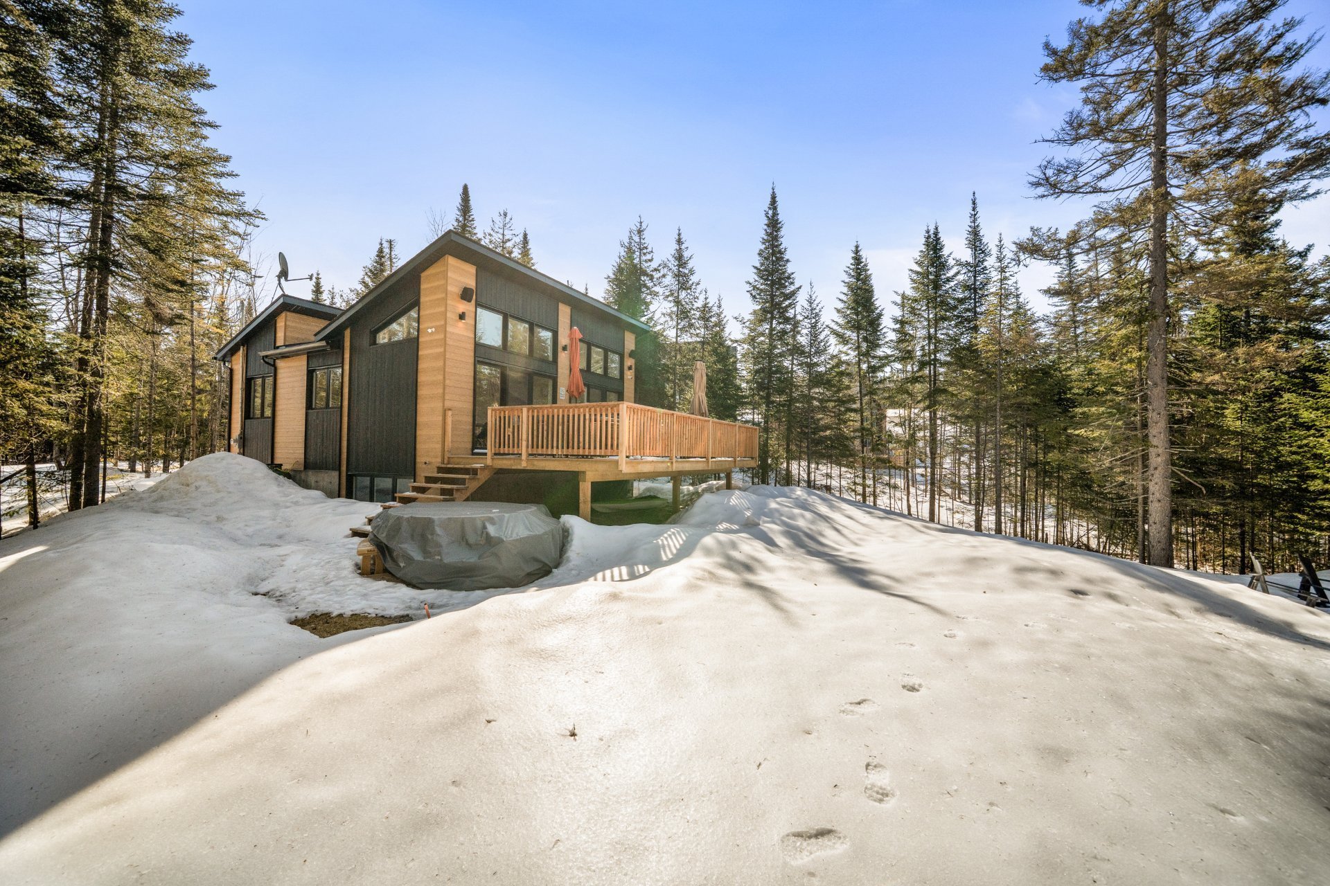 1716 Ch. du Lac-Amico