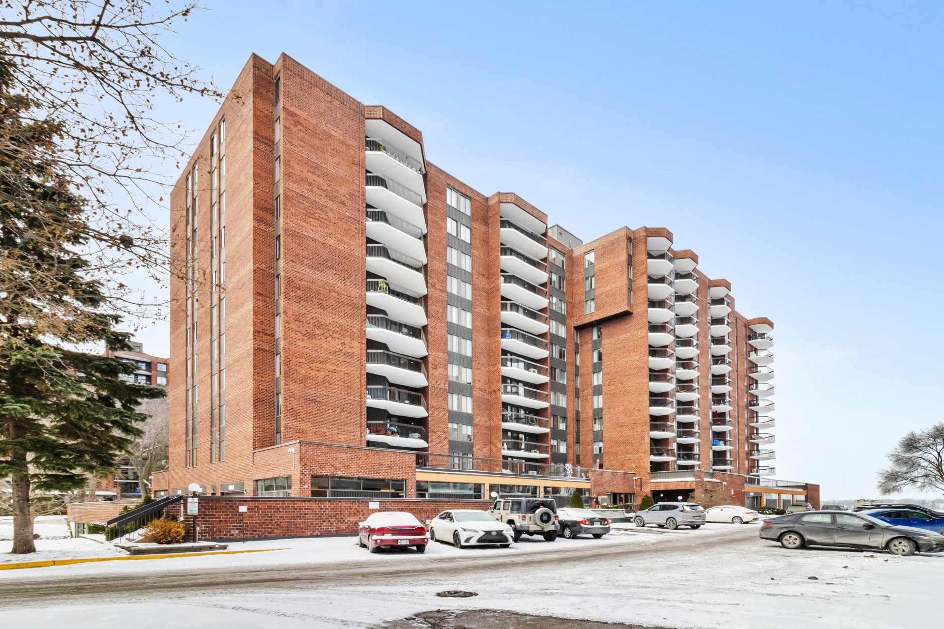 #102 - 6995 Boul. Gouin E.