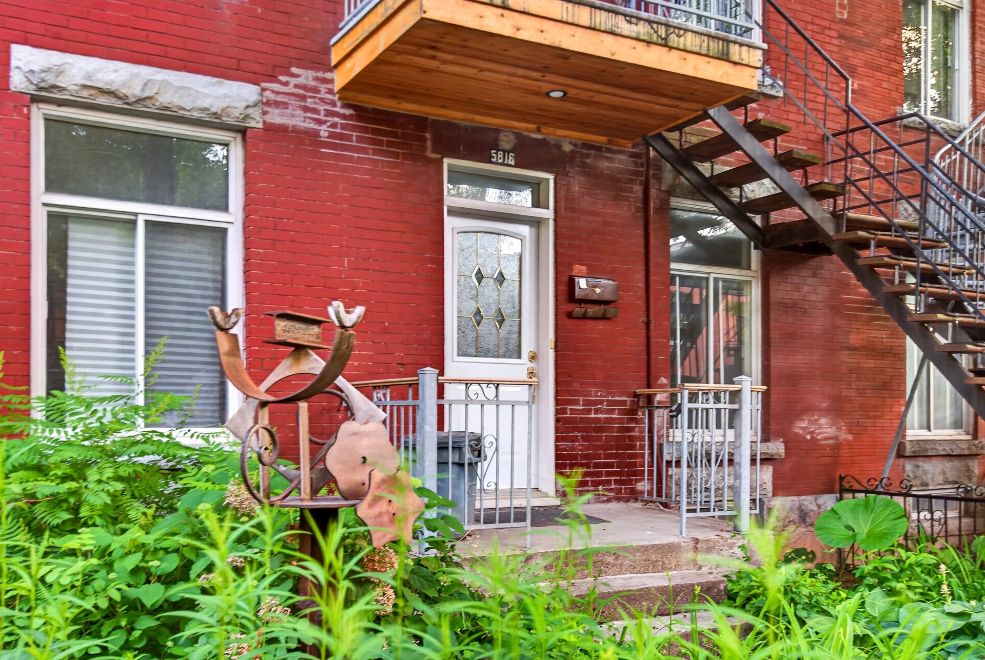 5816 Av. de l'Esplanade