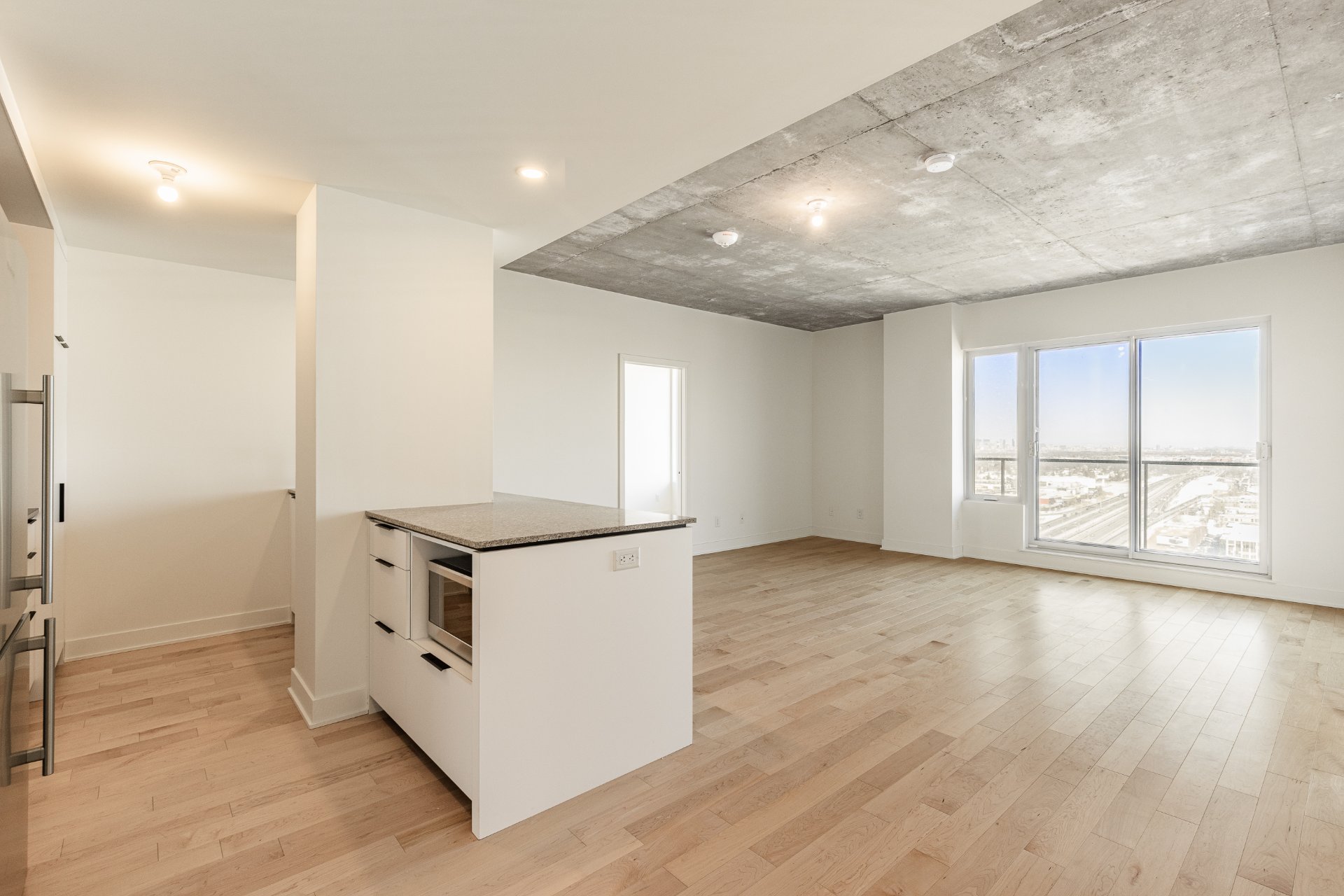 #2208 60 Rue de l'Éclipse
