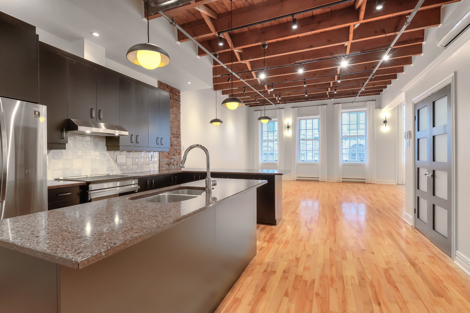 #403 - 357 Place D'Youville