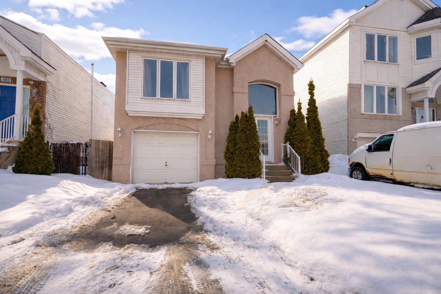 3825 Rue Paul-Bourget