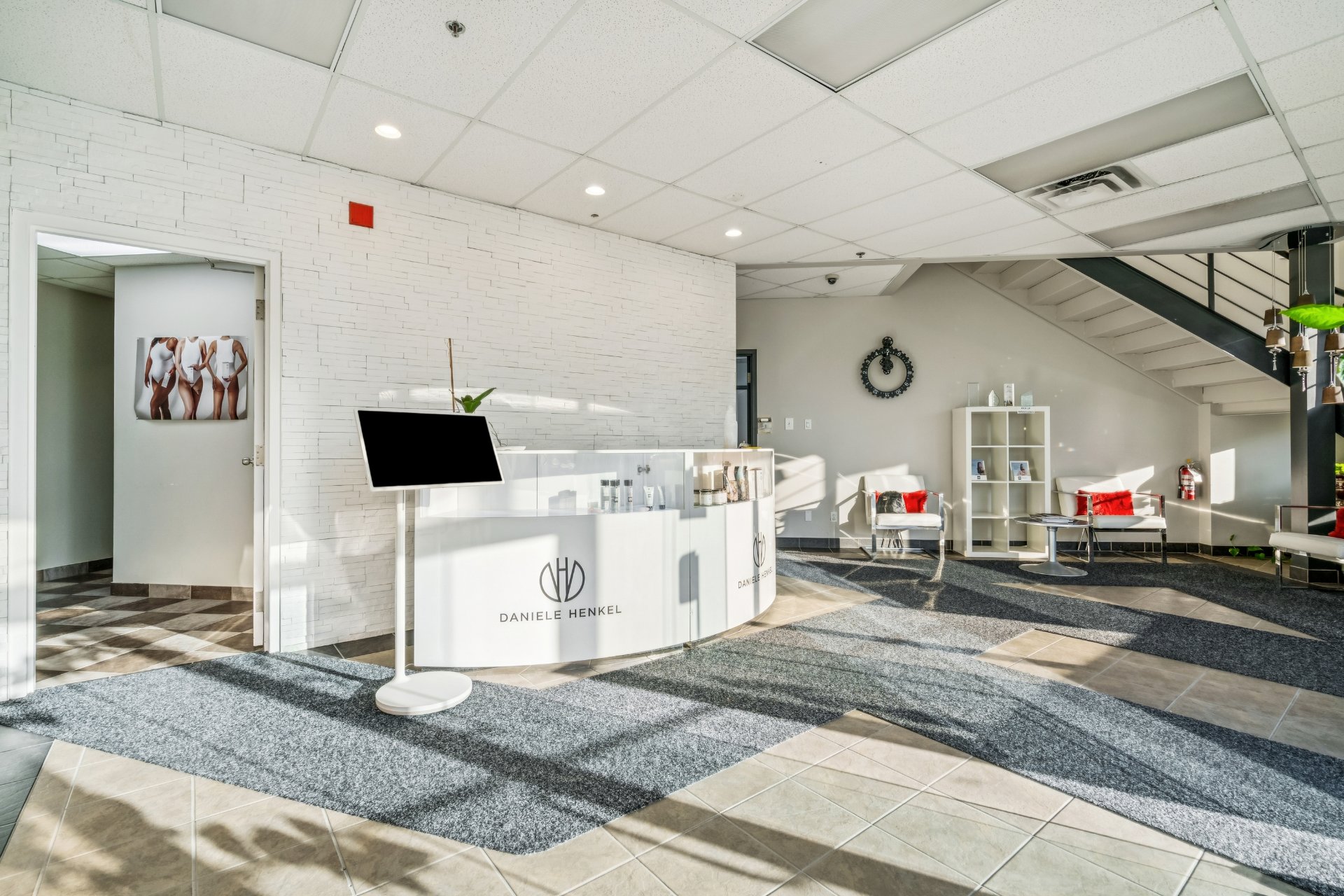 #LOCAUX - 9283 Rue Thimens