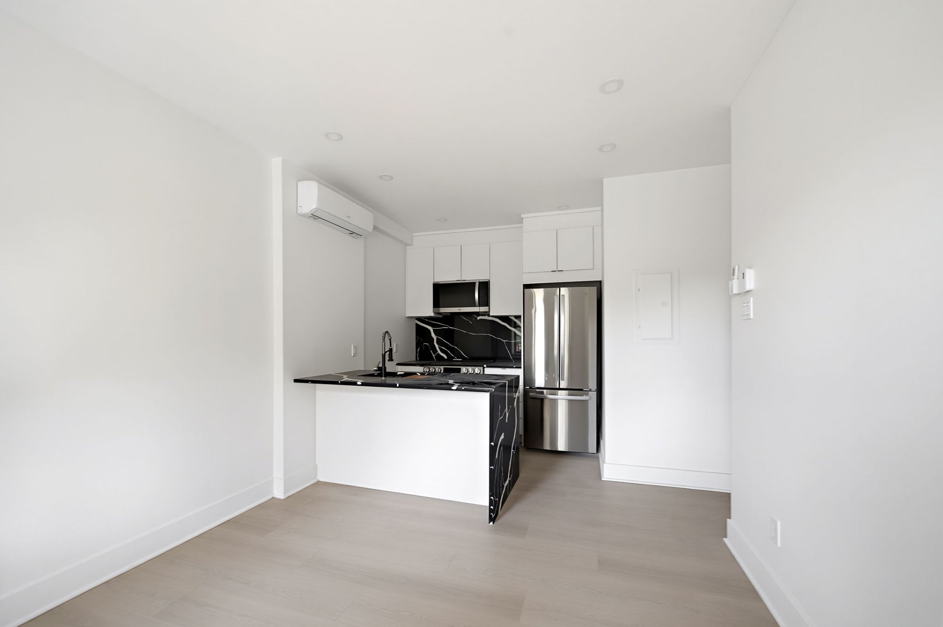#6 - 4900 Ch. de la Côte-des-Neiges