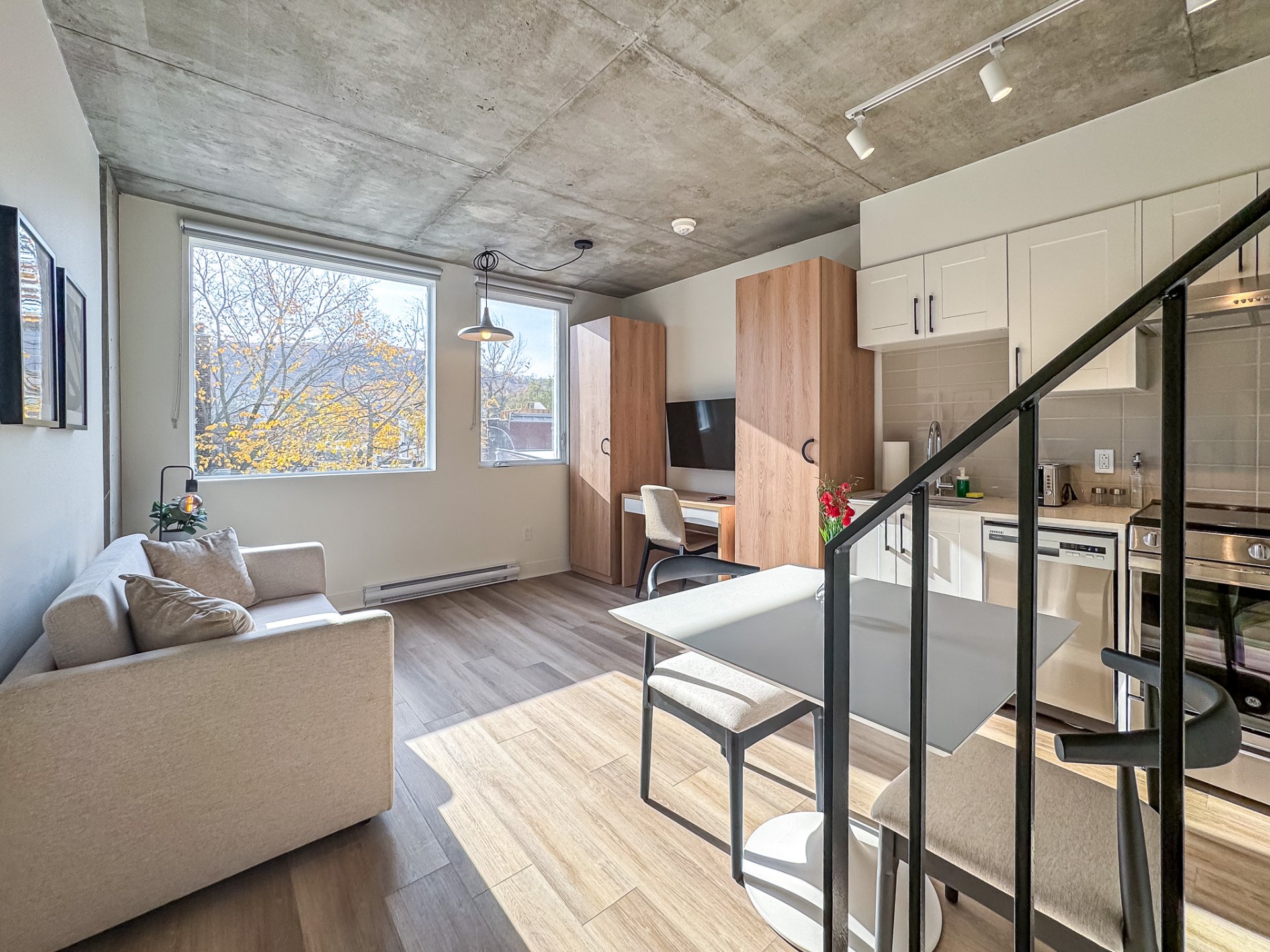 #403 - 3882 Boul. St-Laurent
