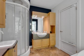 Ensuite bathroom