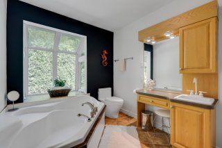 Ensuite bathroom