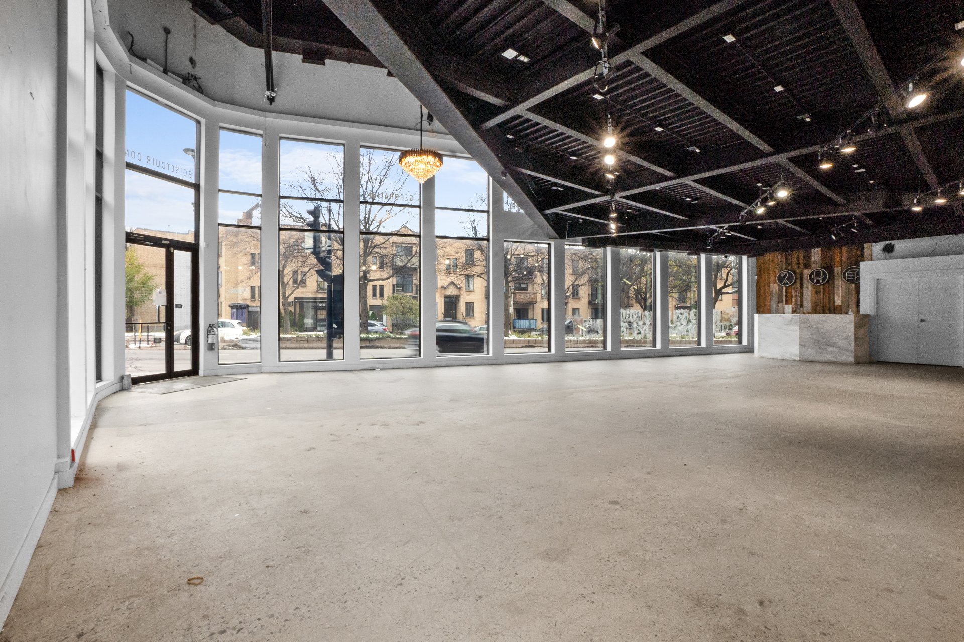 3000 Rue St-Antoine O.