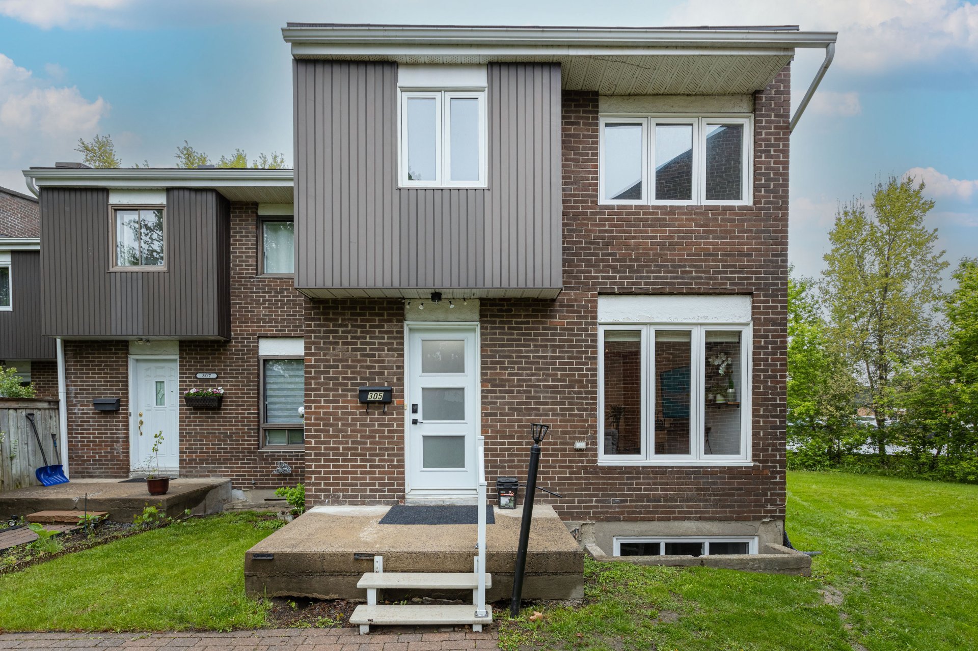 305 Place Samson