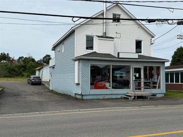 225 Av. Fraser