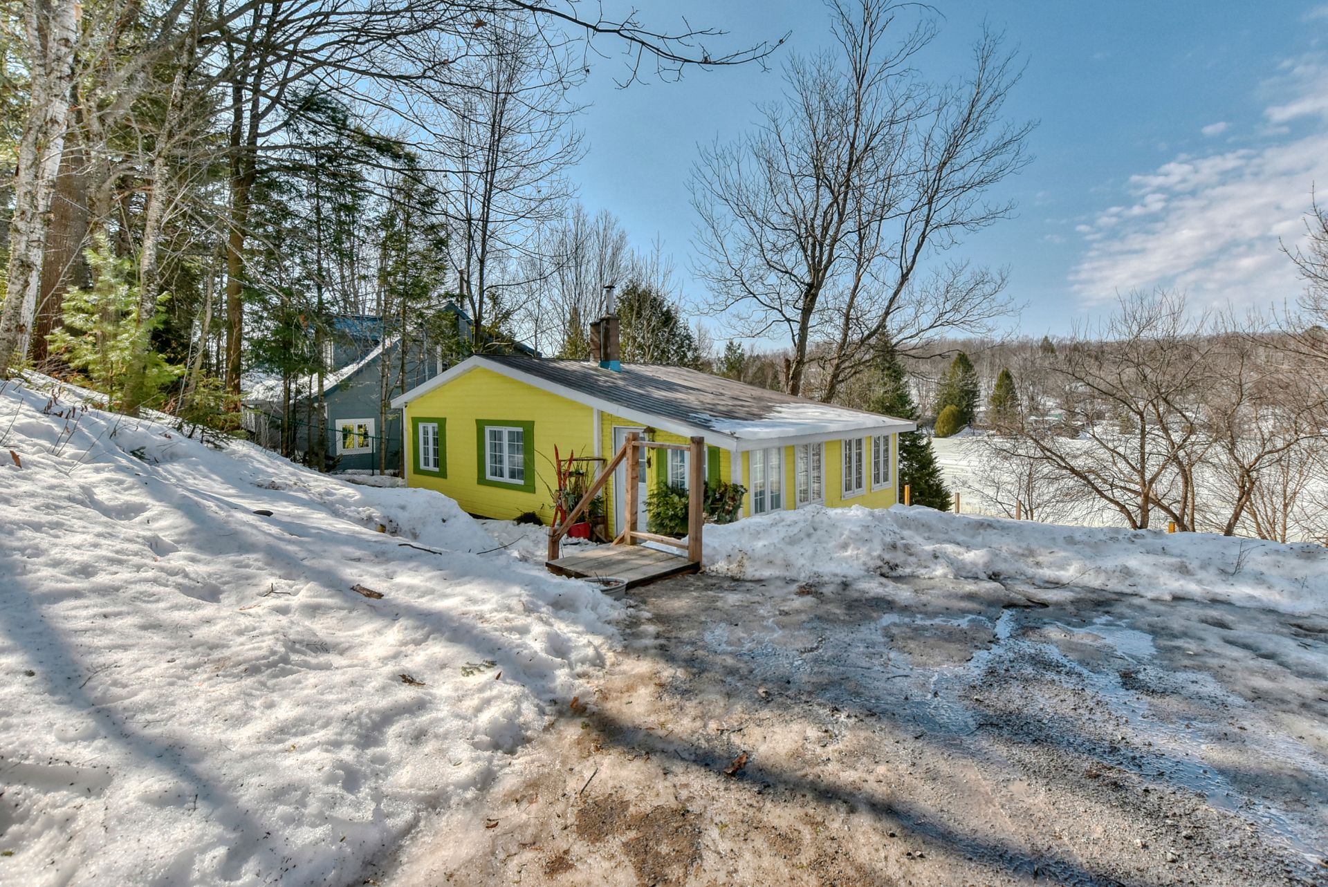 825 Rue de la Montagne