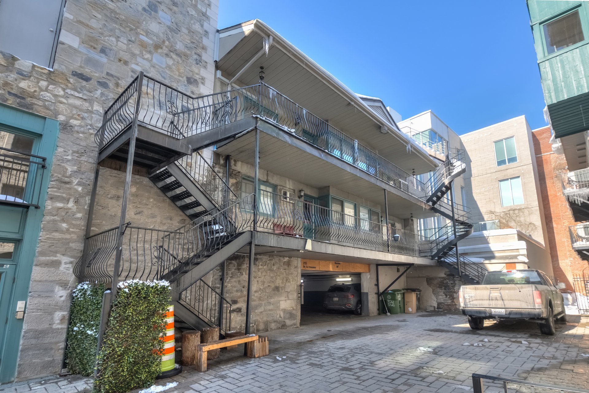 #4 - 215 Rue de la Commune O.