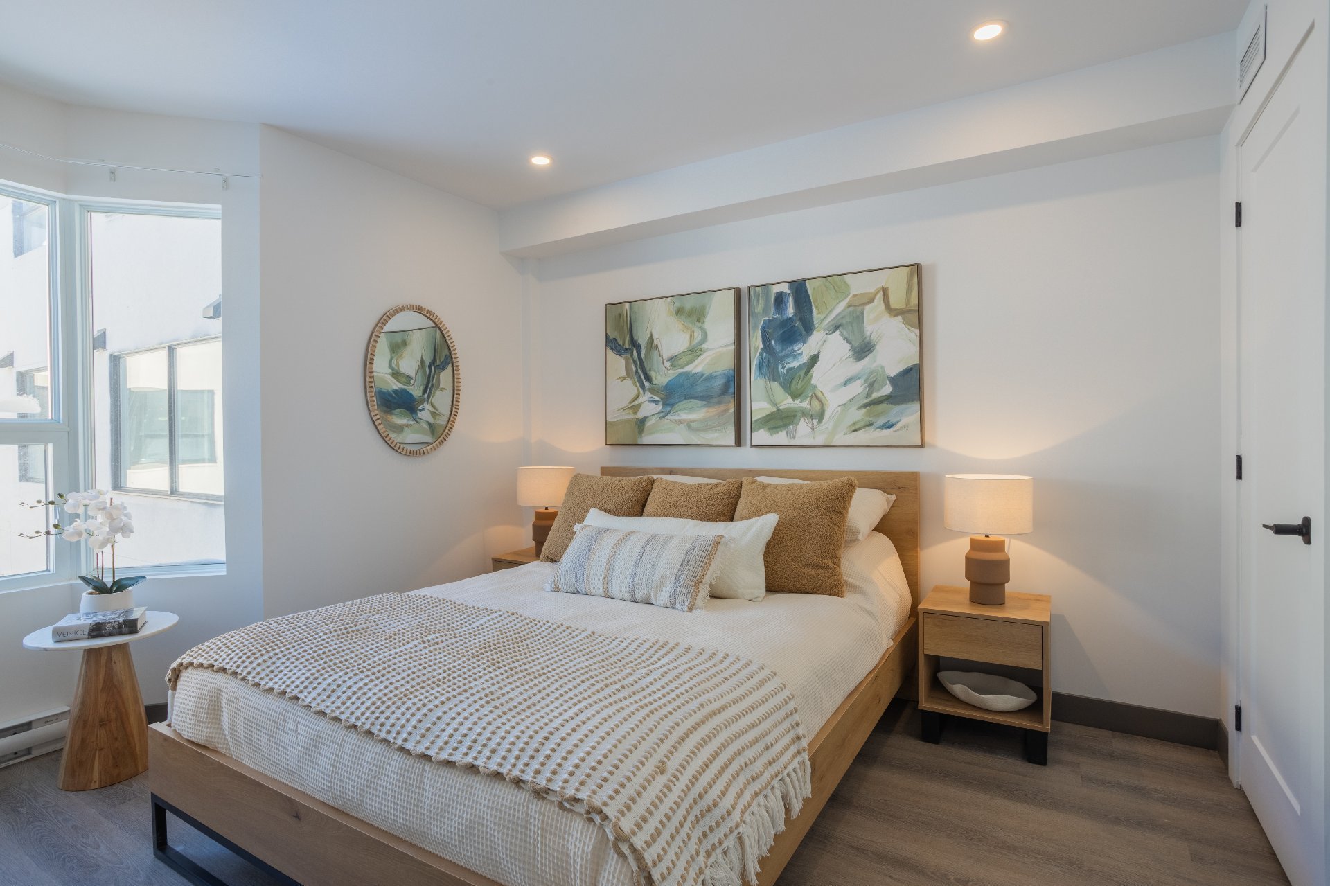 #209 - 490 Av. Lake