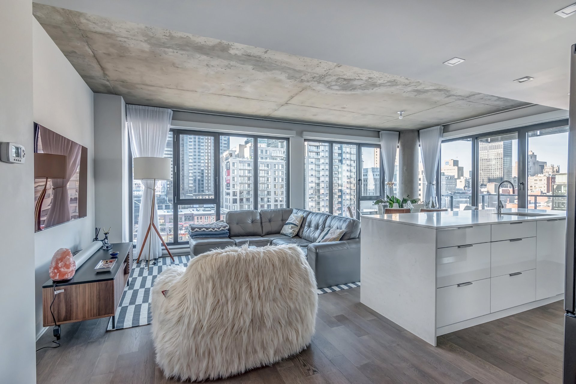 #1212 - 700 Rue St-Paul O.